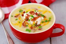 طرز تهیه سوپ سیب زمینی و پنیر با ژامبون
