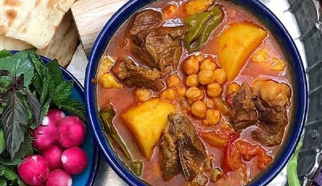 یک آبگوشت متفاوت از قم؛ طرز تهیه آبگوشت قنبید با گوشت و کلم قمری