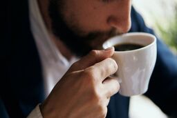 آیا کافئین دشمن بدن در گرما است؟