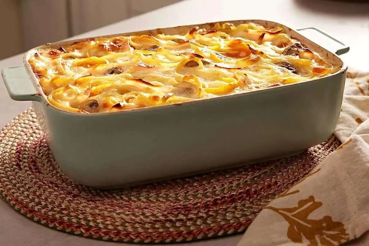 طرز پخت یک شام لذیذ با سینه مرغ، قارچ و پنیر پیتزا